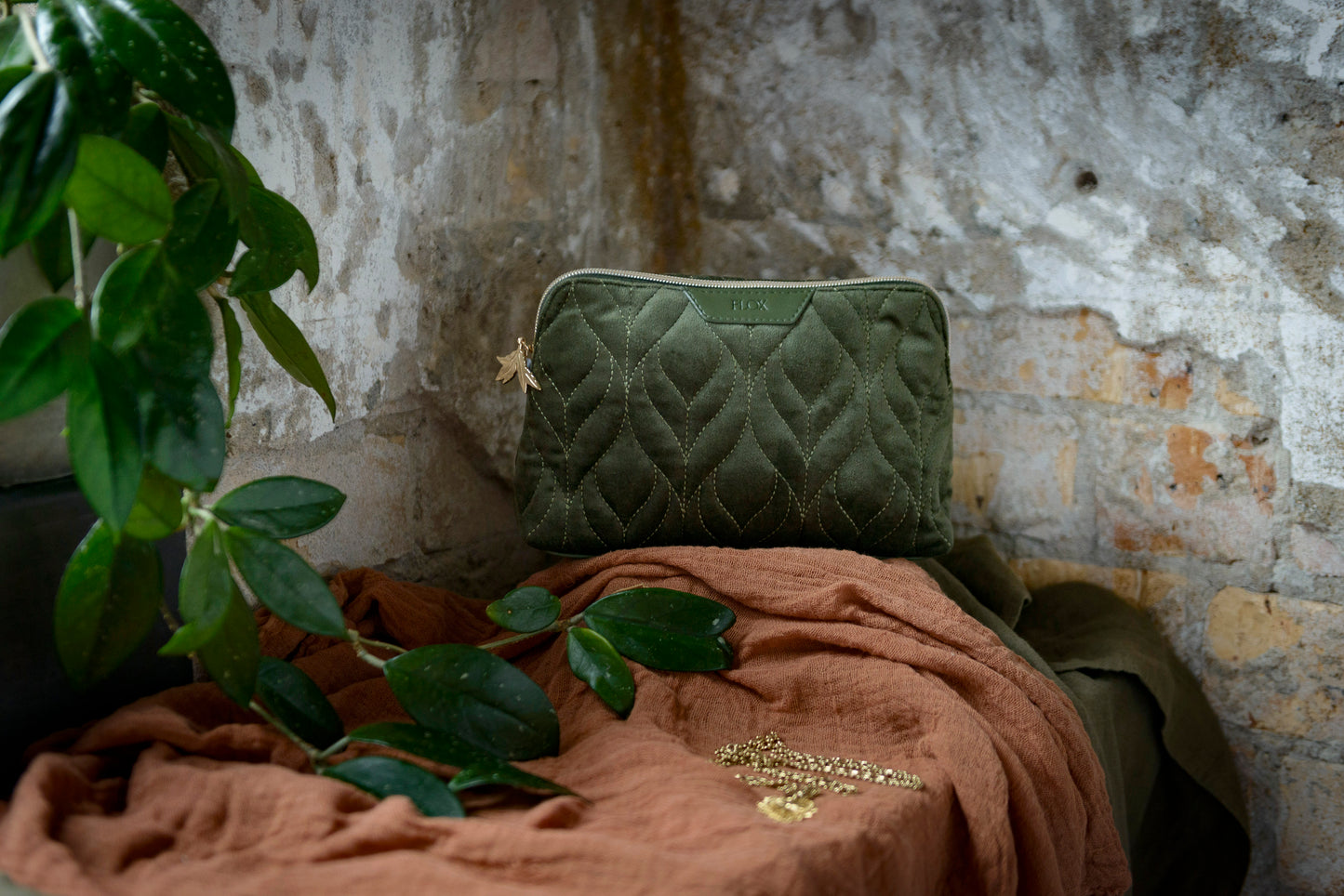 Flox | Ahi | Velvet Cosmetic Bag | Medium